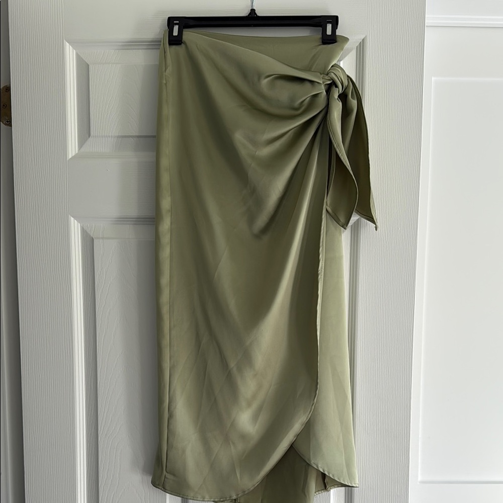 Zara Olive Green satin Midi Skirt medium